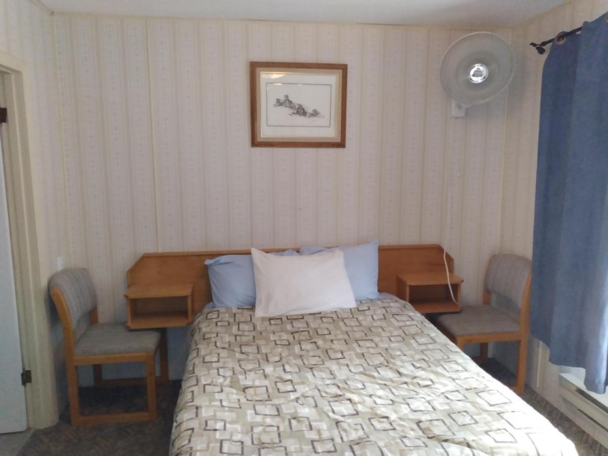 Appletree Inn Рейдиъм Хот Спрингс Екстериор снимка