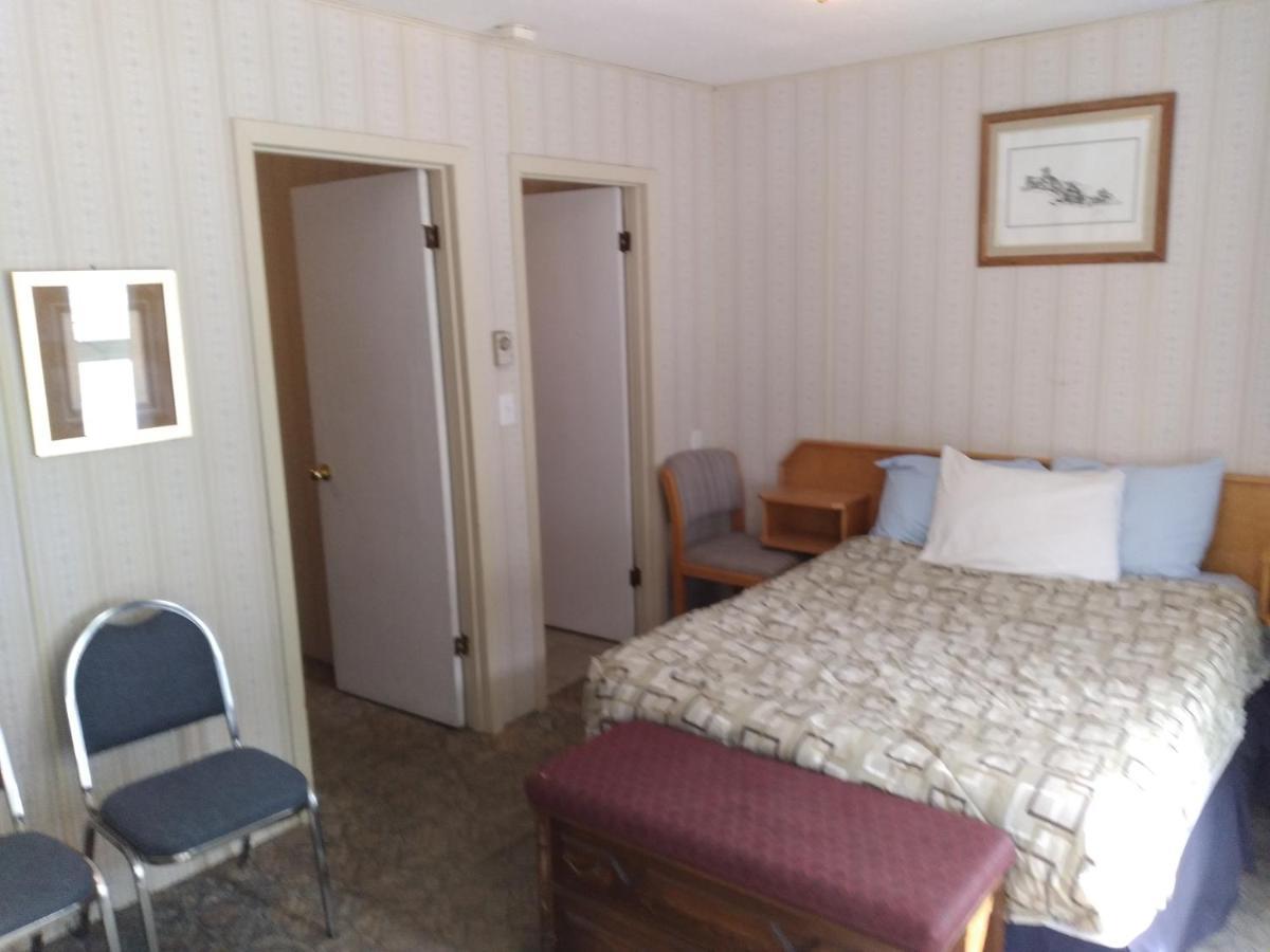 Appletree Inn Рейдиъм Хот Спрингс Екстериор снимка