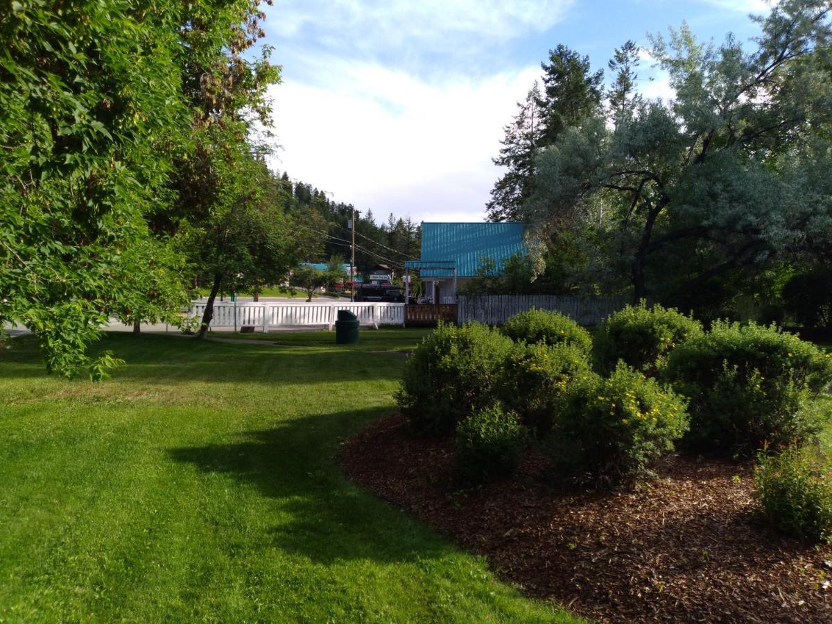Appletree Inn Рейдиъм Хот Спрингс Екстериор снимка
