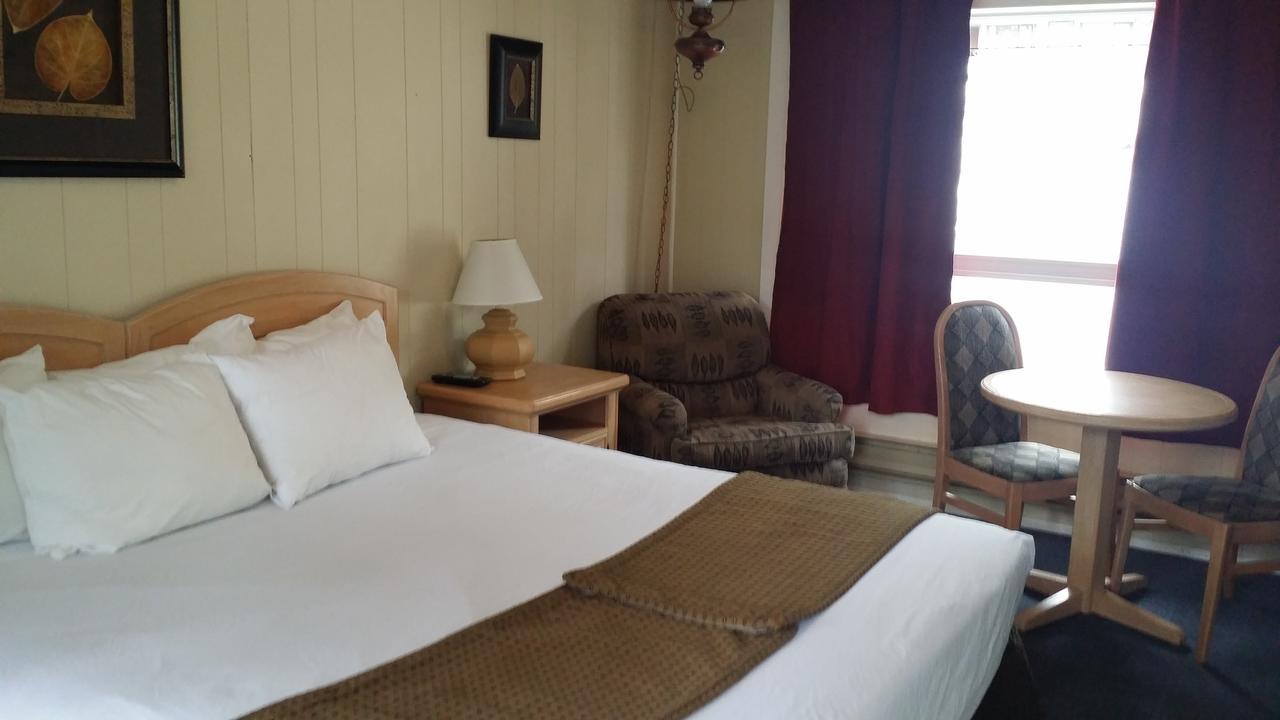 Appletree Inn Рейдиъм Хот Спрингс Екстериор снимка