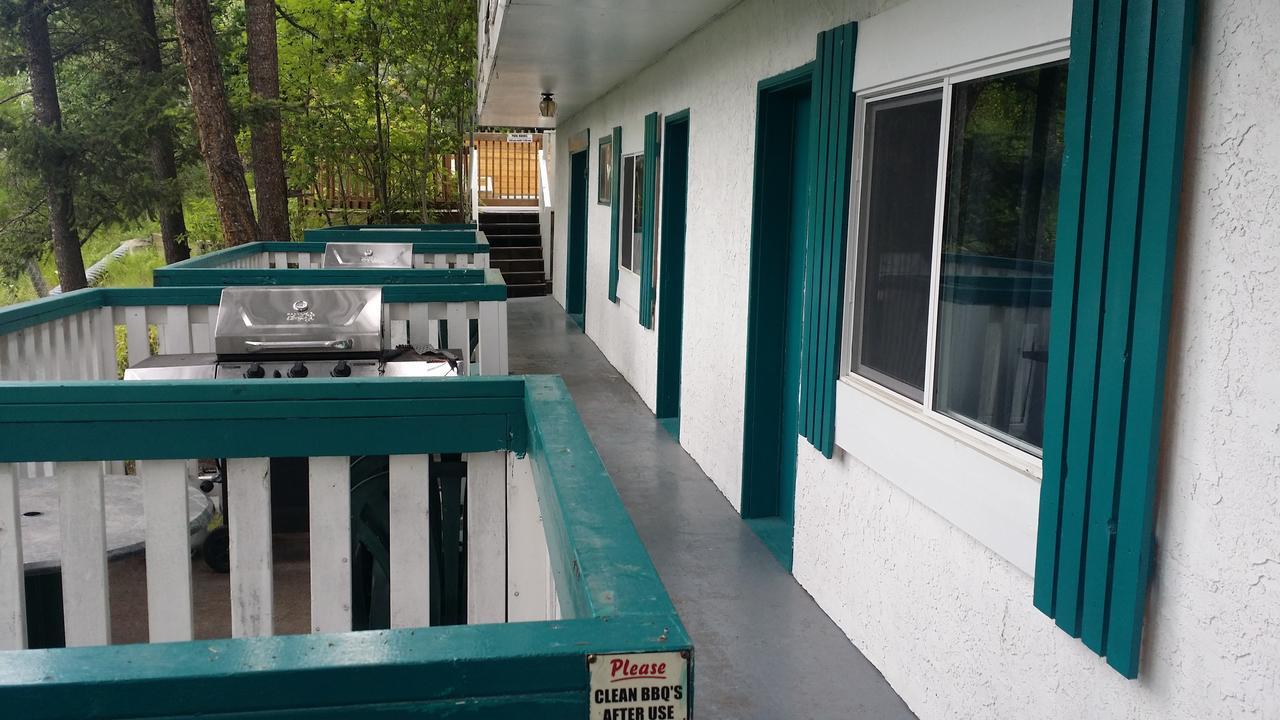 Appletree Inn Рейдиъм Хот Спрингс Екстериор снимка