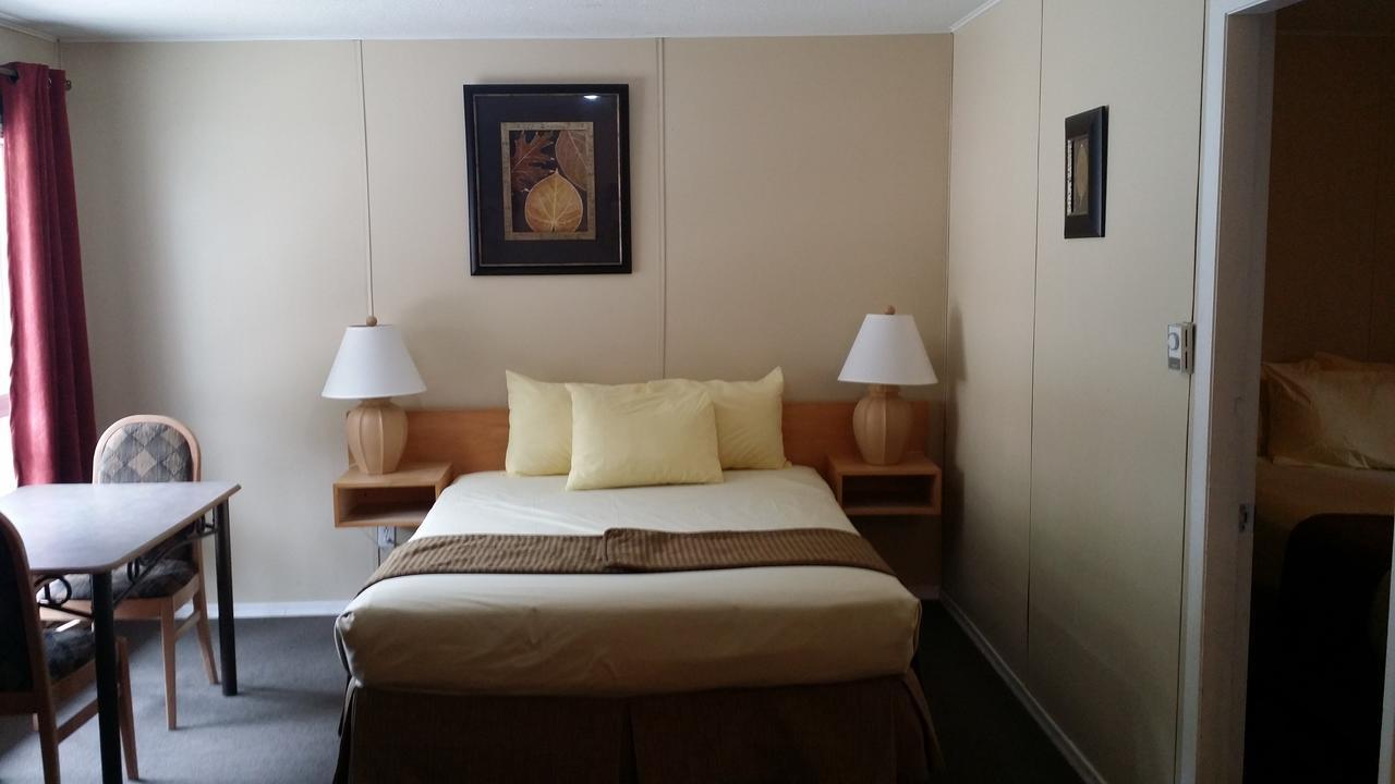 Appletree Inn Рейдиъм Хот Спрингс Екстериор снимка