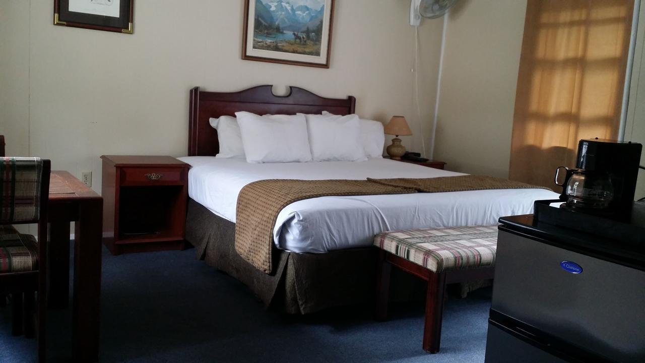 Appletree Inn Рейдиъм Хот Спрингс Екстериор снимка
